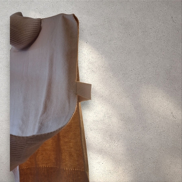 Summrr & Rose Cozy Tan Turtleneck Sweater Vest M/L - Picture 4 of 7